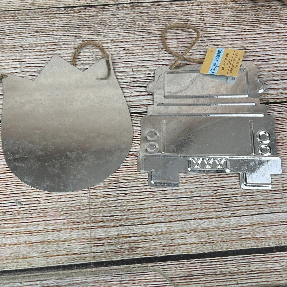 Crafters Square Embossed Galvanized Metal Truck and Tulip Wall Decor Set‎ Silver
